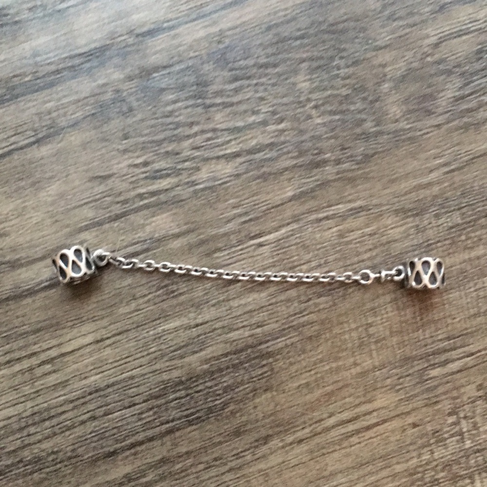 Pandora chain to keep it locked